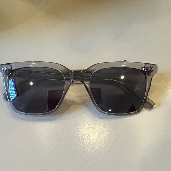 Quay, Ray-Ban, Le Specs, DiffSunglasses Collection - Picture 7 of 7